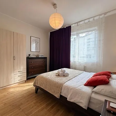 Rogalinska 50m2 With Free Parking, Balcony, Workspace Appartamento